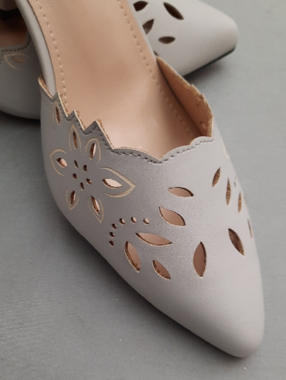 Women's White Cutout Ankle-Strap Mid Heel Shoes - Size 38 - New Without Tags - Picture 3 of 14